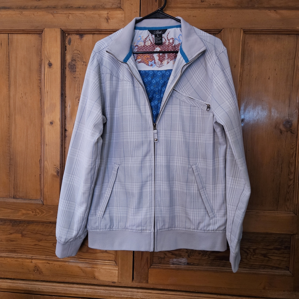 Men's Stylish Gray Plaid Jacket With Detailed Lining